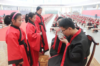 曲阜研學(xué)旅行,1000余位師生走進(jìn)曲阜儒家研學(xué)基地體驗(yàn)拜師禮